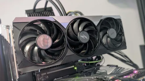 AMD trabalha em correções para problemas de pacing no FSR, mas não menciona Geração de Quadros Múltiplos