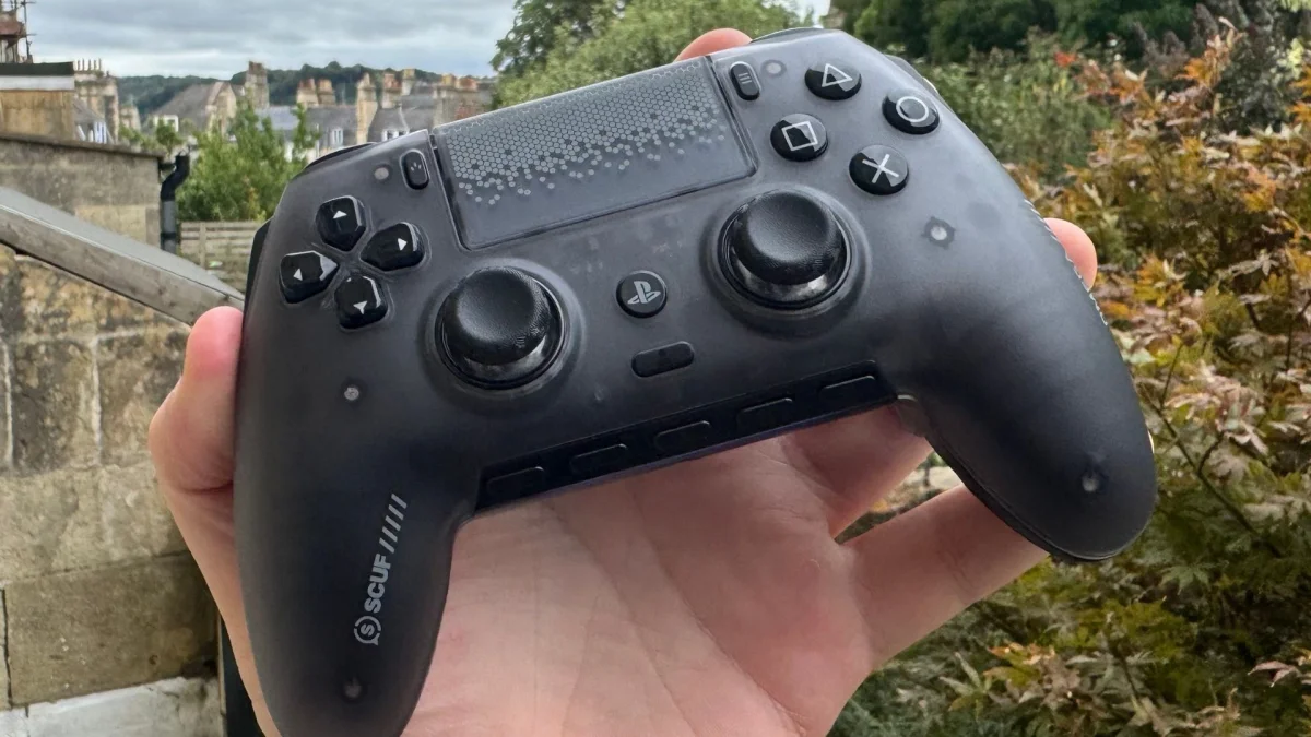 Análise do Controle Scuf Omega