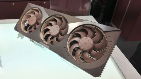 ASUS troca RTX 4080 Super por 5080 e ainda muda novamente para atender pedido de redator com build branca