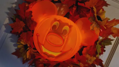 Até 30% de desconto em merch de Halloween da Disney, com promoções nos EUA e Reino Unido