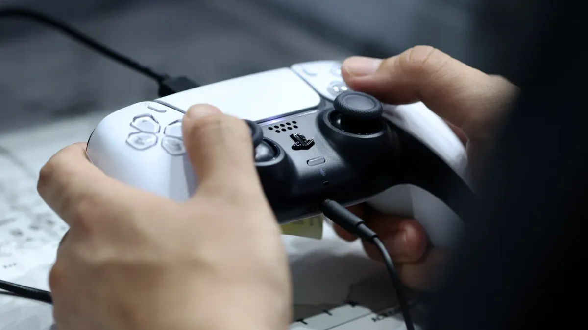 Cibercriminosos aproveitam hype de emuladores do PS5 para espalhar malware