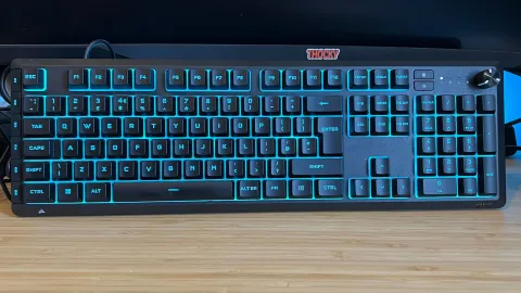 Corsair Skiff 100 Plus: teclado membrana silencioso e com ótimo custo-benefício