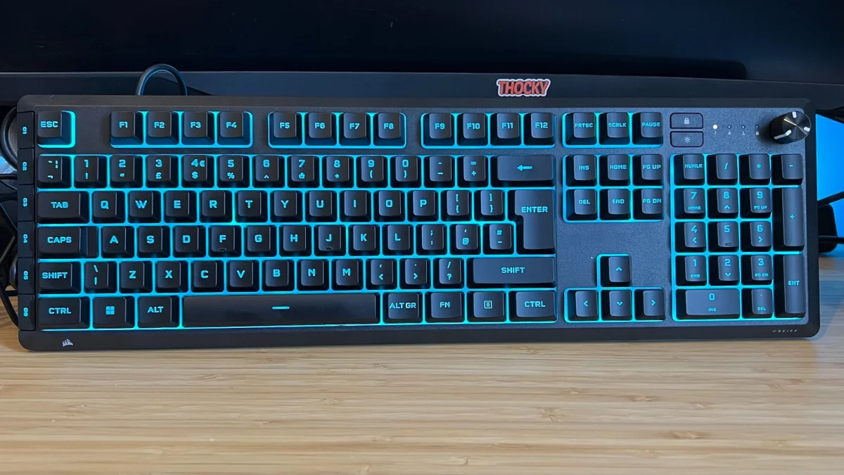 Corsair Skiff 100 Plus: teclado membrana silencioso e com ótimo custo-benefício