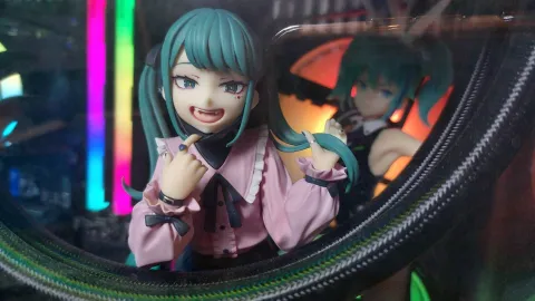 Cruzei 20 figurinhas de anime dentro do meu PC para testar desempenho térmico — e sim, posso me chamar de cientista agora