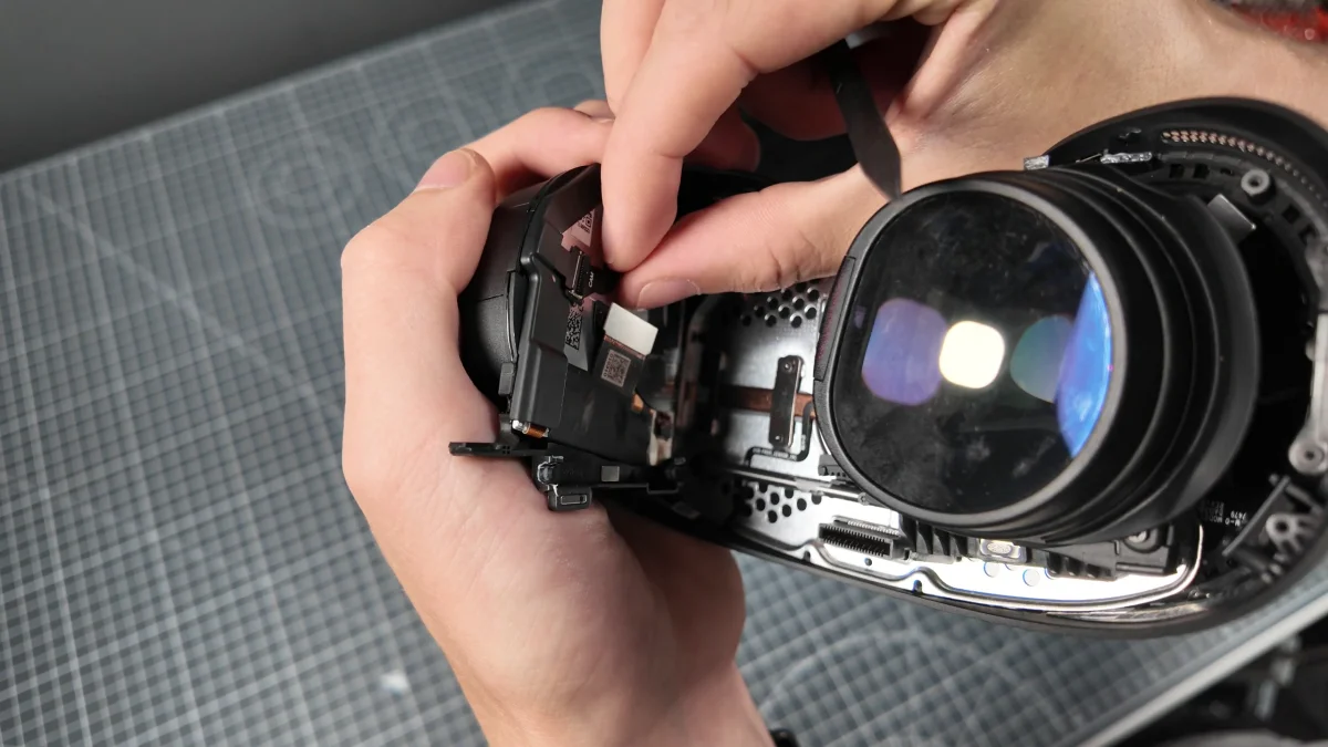 Desmontagem do Steam Frame: minha tentativa falha e o sucesso da iFixit