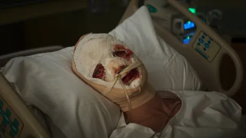 Diretor de Clayface evita referências a Batman por conta da história individual no universo de Gotham