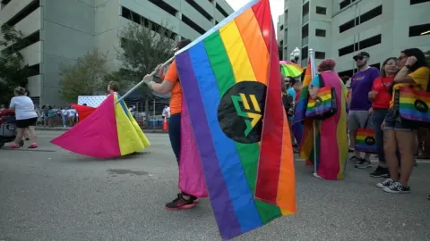 EA vende-se para fundo saudita e família Trump; fãs de jogos com representação LGBTQIA+ temem fim de espaços seguros