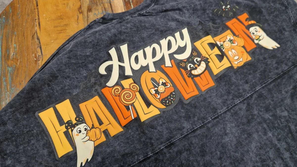 Essa camiseta da Disney sempre me deixa no clima festivo, mesmo sem tempo para decorar