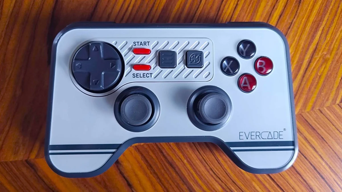 Evercade Dual Thumbstick Wireless Controller: um controle com propósito para o ecossistema retro