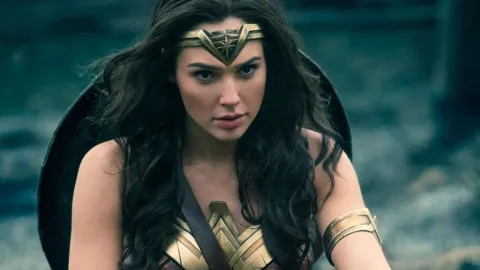 Gal Gadot se despede de Wonder Woman e deseja sorte à nova atriz