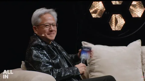 Jensen Huang e Trump se alinham contra 'apocalipse da IA', mas críticos veem distração de problemas reais