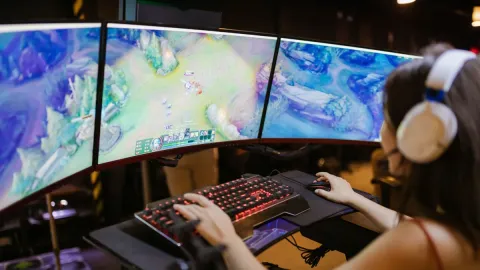 Jogar no computador pode fortalecer o cérebro e reduzir risco de demência, diz estudo