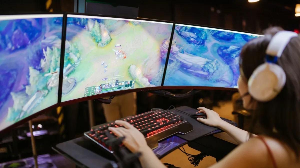 Jogar no computador pode fortalecer o cérebro e reduzir risco de demência, diz estudo