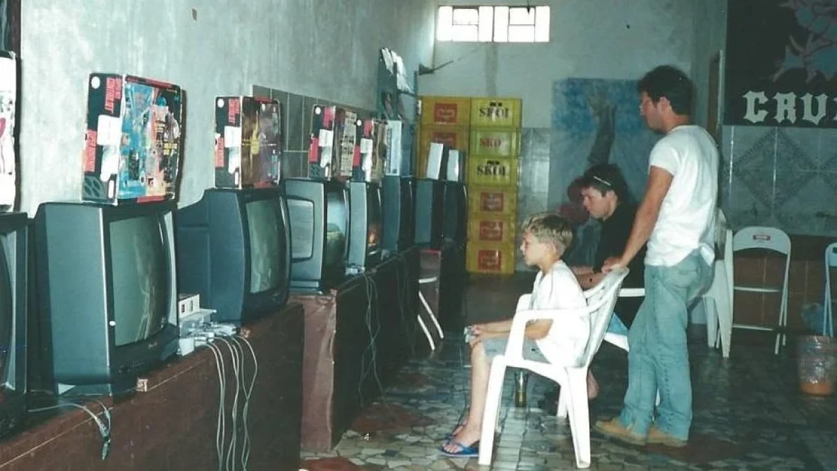 Locadora do Paraná completa 32 anos e preserva memórias do Brasil gamer