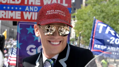 Milo Yiannopoulos Detido pelo ICE para Deportação