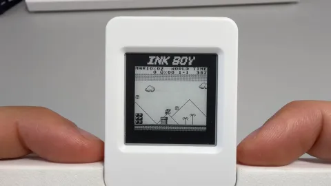 Modder cria Game Boy em tela E-ink com 30fps e controle NES dockável