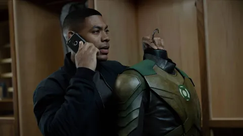 Nova origem sombria de John Stewart em Lanterns altera o cânone da DC Comics