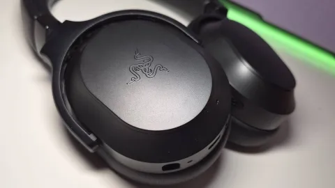 Razer anuncia Barracuda V2 Pro com compartimento para dongle wireless no fone