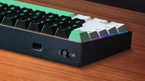 Razer lança teclado Reclusa Mini 65% com switches magnéticos e conexão sem fio