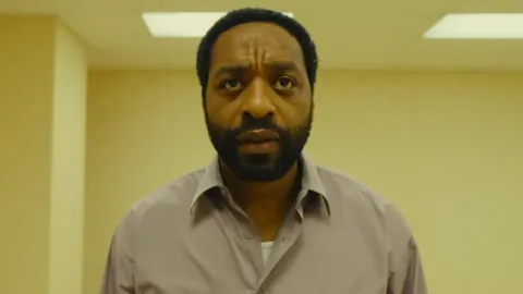 Sequência de 'Backrooms' pode criticar aspectos do primeiro filme, diz Kane Parsons