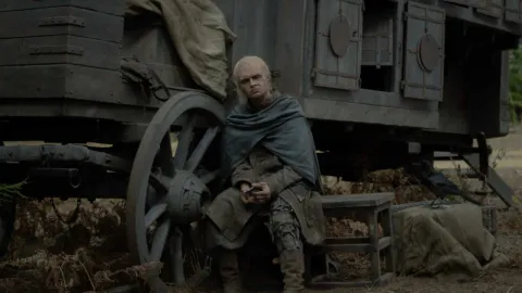 Showrunner de House of the Dragon explica por que Aegon não matou Aemond na terceira temporada
