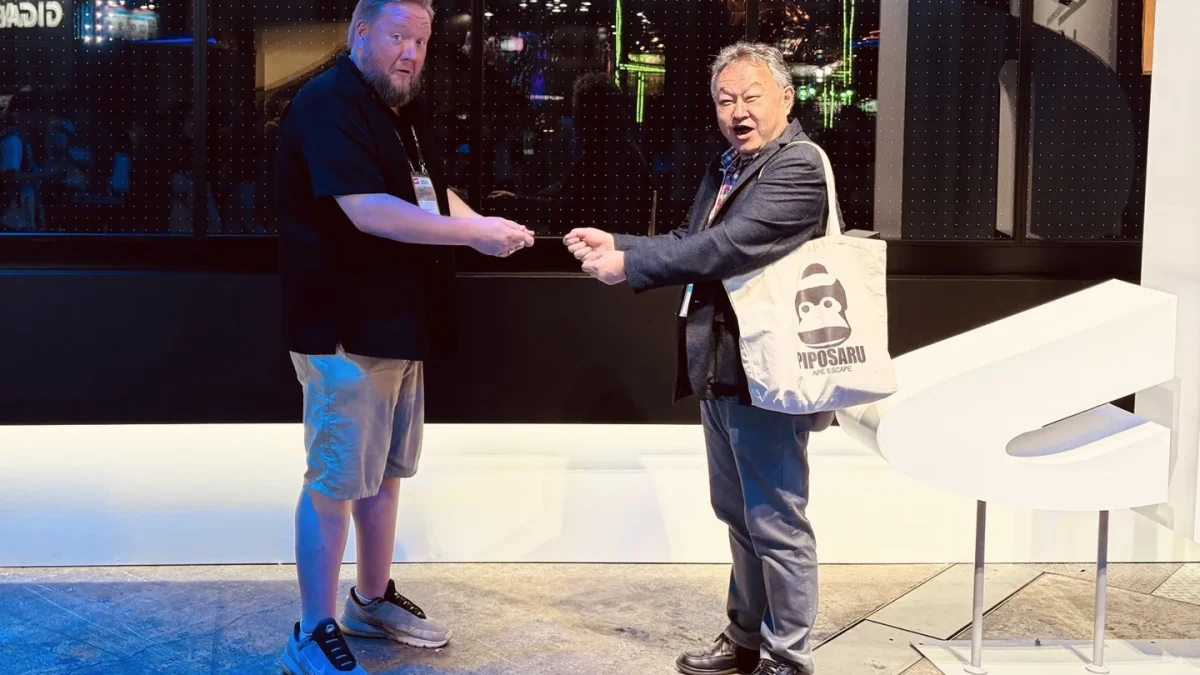 Sony recria vídeo icônico que zoava Xbox por abandonar mídia física, agora com ironia própria