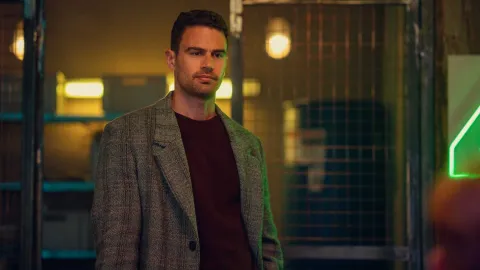 Theo James se retira da disputa para ser o próximo James Bond