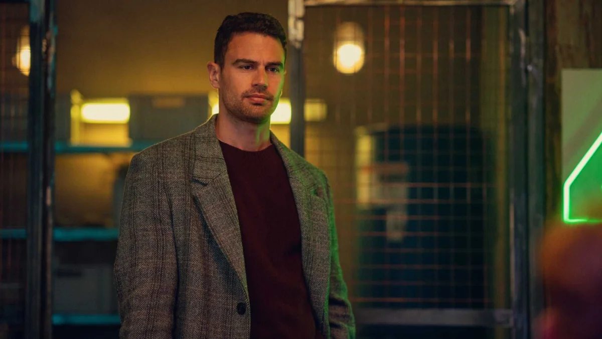 Theo James se retira da disputa para ser o próximo James Bond