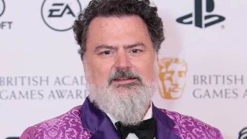 Tim Schafer questiona economia da indústria de jogos após demissões em massa