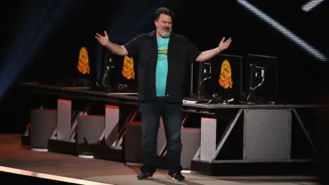 Tim Schafer volta ao indie após saída da Microsoft e vê Game Pass com esperança
