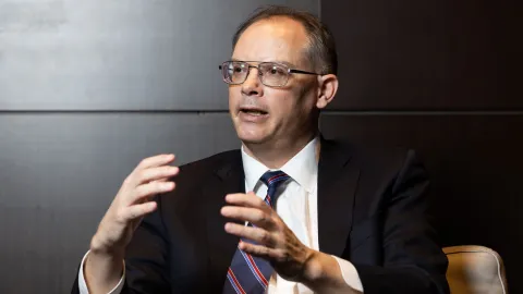 Tim Sweeney critica proposta da UE que proíbe redes sociais para menores de 13 anos