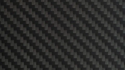 Usuário de laptop Dell de quase uma década sofre com fibras de carbono