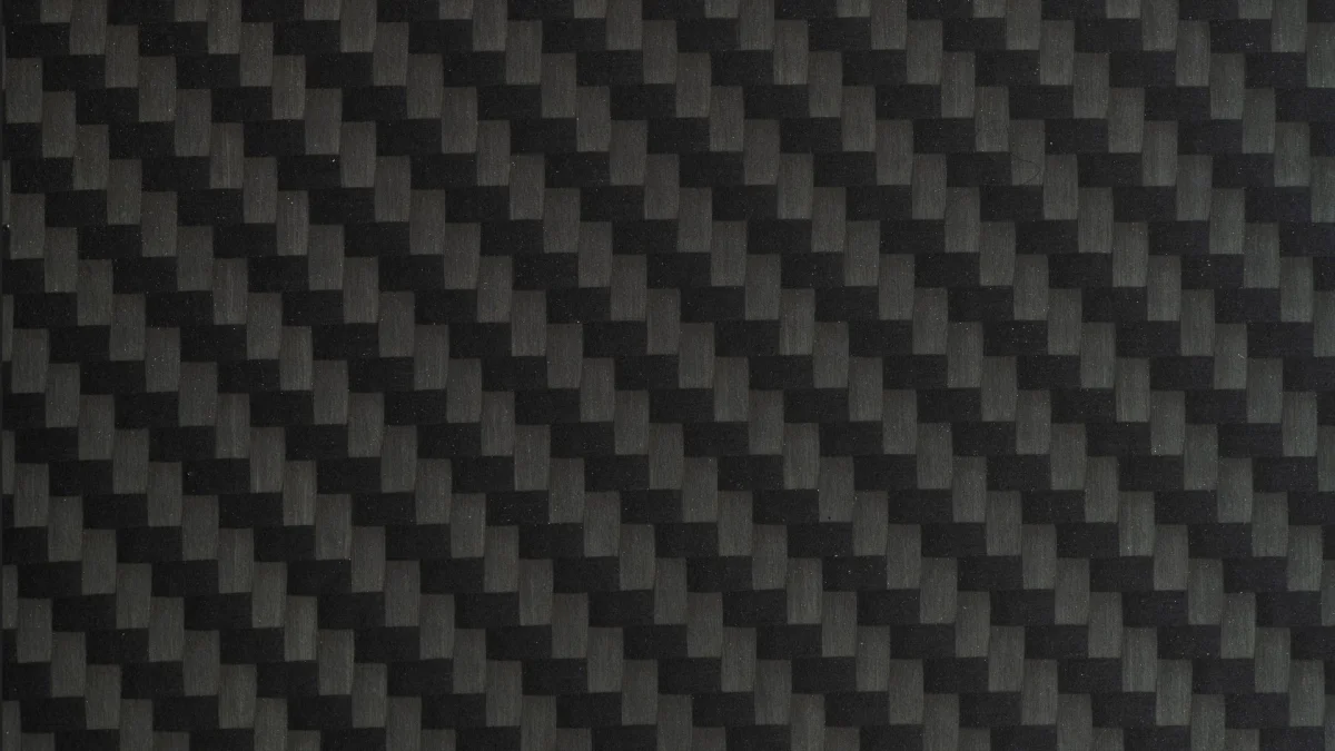 Usuário de laptop Dell de quase uma década sofre com fibras de carbono
