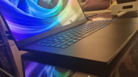Usuário do Reddit economiza R$ 25 mil em laptop Razer por erro de rotulagem