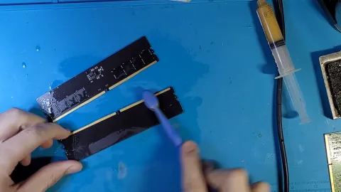 YouTuber converte memória de laptop em RAM de desktop por R$ 950