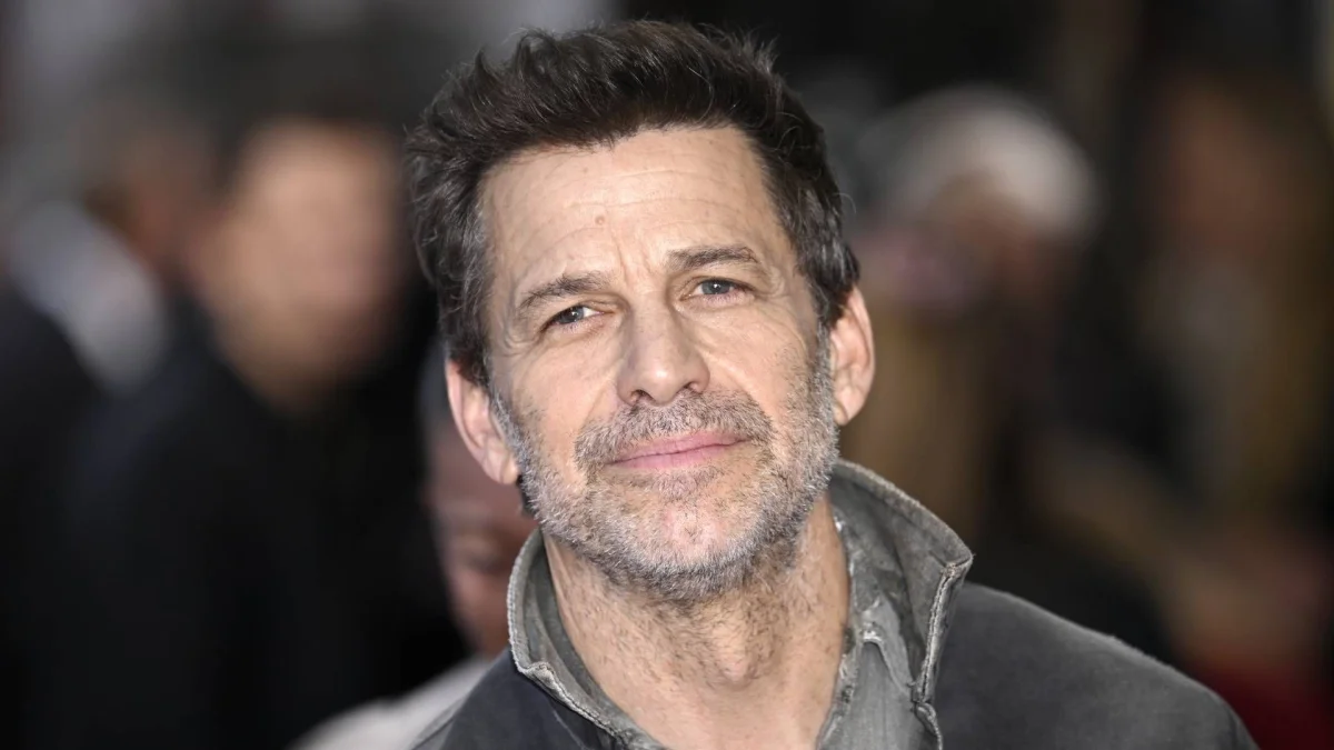 Zack Snyder diz que nunca quis fazer filmes tipo parque de diversões como a Marvel, prefere falar da mitologia dos heróis